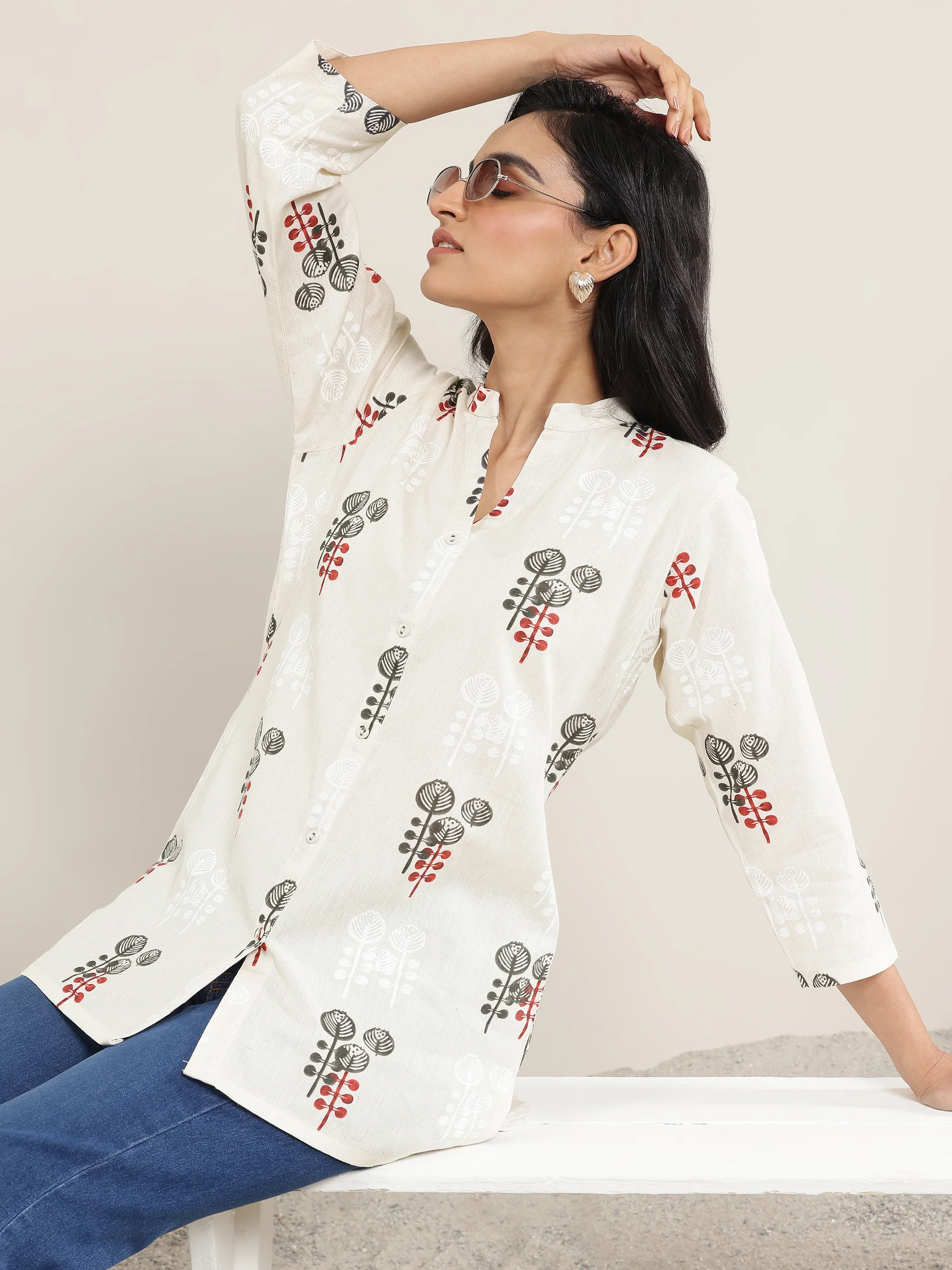 29664_5Main.webp Off White Printed Cotton Straight Short Kurti - Image 1